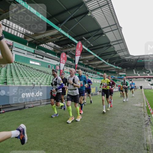 05.10.2025 - 20. swb-Marathon Bremen Michael Burmester http://msf.ph/oto/9228896 05.10.2025 12:36:54 Laufen im Stadion 140, 221, 298, 436, 508, 735, 761, 787, 933, 1088, 1231, 1245, 1418, 1443, 1567, 1616, 1633, 1801, 1849, 1901, 1907, 1912, 2135, 2186, 2268, 3198, 5536, 5625, 8099, 8883, 902, 1212, 1640, 1837, 3891, 7854 meine-sportfotos.de