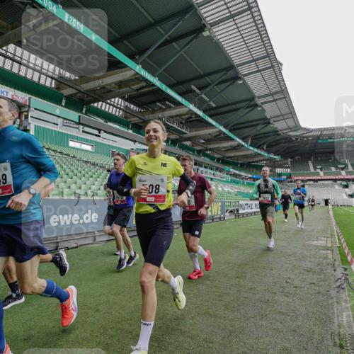 05.10.2025 - 20. swb-Marathon Bremen Michael Burmester http://msf.ph/oto/9228901 05.10.2025 12:36:55 Laufen im Stadion 140, 221, 298, 436, 508, 735, 761, 787, 933, 1088, 1231, 1245, 1418, 1443, 1567, 1616, 1633, 1801, 1849, 1901, 1907, 1912, 2135, 2186, 2268, 3198, 5536, 5625, 8099, 8883, 902, 1212, 1640, 1837, 3891, 7854 meine-sportfotos.de