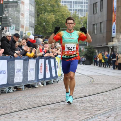 05.10.2025 - 20. swb-Marathon Bremen Strokosch-Dieckow http://msf.ph/oto/9228902 05.10.2025 12:27:08 Ziel 1648 meine-sportfotos.de