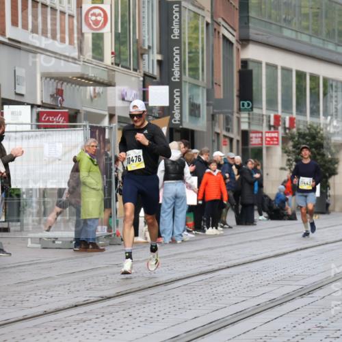 05.10.2025 - 20. swb-Marathon Bremen Strokosch-Dieckow http://msf.ph/oto/9228905 05.10.2025 10:34:51 Ziel 9336, 10476, 11443, 9336, 10476, 11443 meine-sportfotos.de
