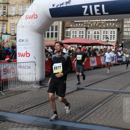 05.10.2025 - 20. swb-Marathon Bremen Yannick Fuchs http://msf.ph/oto/9228915 05.10.2025 10:59:09 Ziel 9518, 9542, 9601, 9847, 9977, 10357, 10588, 10594, 10607, 11612 meine-sportfotos.de