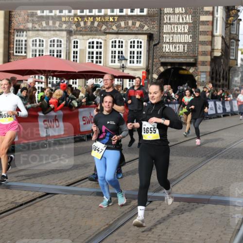 05.10.2025 - 20. swb-Marathon Bremen Yannick Fuchs http://msf.ph/oto/9228916 05.10.2025 11:02:01 Ziel 9237, 9365, 9655, 10558, 10837, 11415, 11647 meine-sportfotos.de