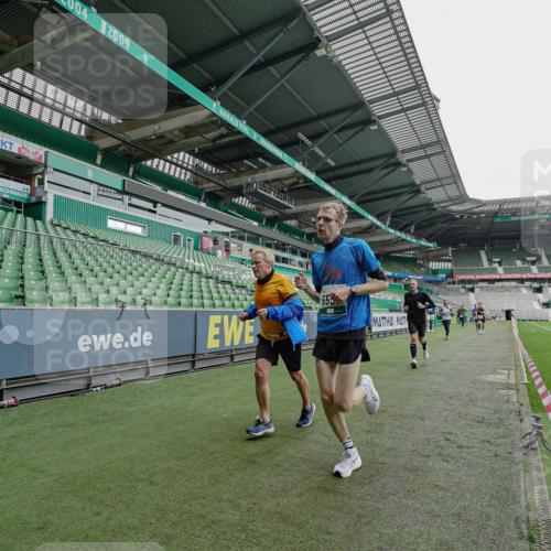 05.10.2025 - 20. swb-Marathon Bremen Michael Burmester http://msf.ph/oto/9228917 05.10.2025 12:36:58 Laufen im Stadion 140, 221, 298, 436, 508, 735, 761, 787, 933, 1088, 1231, 1245, 1418, 1443, 1567, 1616, 1633, 1801, 1849, 1901, 1907, 1912, 2135, 2186, 2268, 3198, 5536, 5625, 8099, 8883, 902, 1212, 1640, 1837, 3891, 7854 meine-sportfotos.de