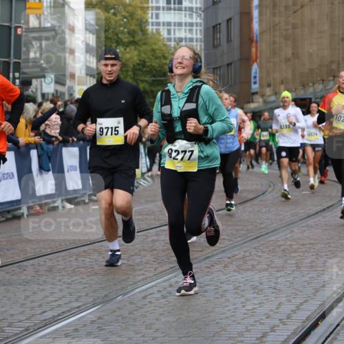05.10.2025 - 20. swb-Marathon Bremen Strokosch-Dieckow http://msf.ph/oto/9228921 05.10.2025 10:50:49 Ziel 7733, 9251, 9277, 9399, 9658, 9715, 9742, 9888, 9966, 9975, 10029, 10224, 10227, 10279, 10479, 10534, 10689, 10698, 11220, 11311, 11543 meine-sportfotos.de