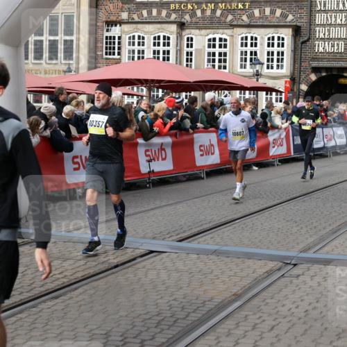 05.10.2025 - 20. swb-Marathon Bremen Yannick Fuchs http://msf.ph/oto/9228922 05.10.2025 10:59:09 Ziel 9518, 9542, 9601, 9847, 9977, 10357, 10588, 10594, 10607, 11612 meine-sportfotos.de