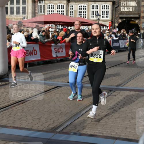 05.10.2025 - 20. swb-Marathon Bremen Yannick Fuchs http://msf.ph/oto/9228923 05.10.2025 11:02:01 Ziel 9237, 9365, 9655, 10558, 10837, 11415, 11647 meine-sportfotos.de