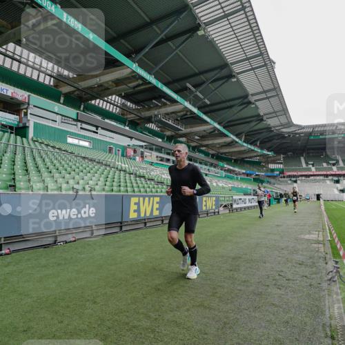 05.10.2025 - 20. swb-Marathon Bremen Michael Burmester http://msf.ph/oto/9228924 05.10.2025 12:37:00 Laufen im Stadion 140, 221, 298, 436, 508, 728, 735, 761, 787, 933, 1088, 1231, 1245, 1418, 1443, 1567, 1616, 1633, 1801, 1849, 1901, 1907, 1912, 2132, 2135, 2186, 2268, 3198, 5536, 5625, 8099, 8883, 902, 1212, 1640, 1837, 3891, 7854 meine-sportfotos.de