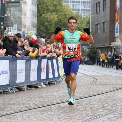 05.10.2025 - 20. swb-Marathon Bremen Strokosch-Dieckow http://msf.ph/oto/9228925 05.10.2025 12:27:08 Ziel 1648 meine-sportfotos.de