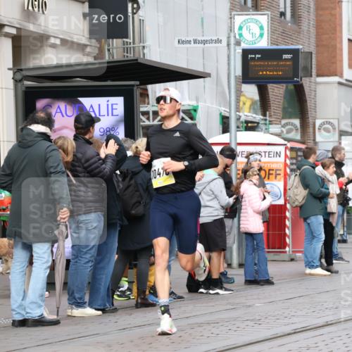 05.10.2025 - 20. swb-Marathon Bremen Strokosch-Dieckow http://msf.ph/oto/9228927 05.10.2025 10:34:54 Ziel 9336, 9340, 10476, 11443, 9336, 9340, 10476, 11443 meine-sportfotos.de