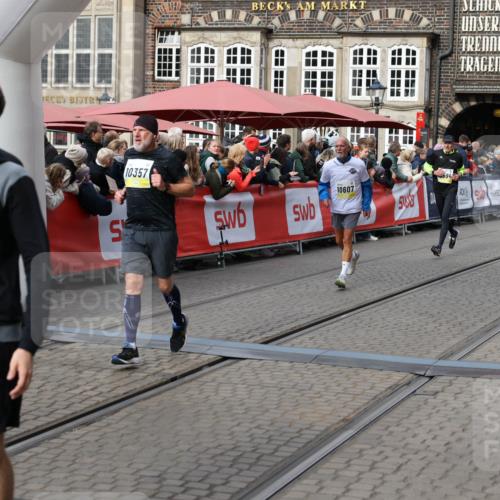 05.10.2025 - 20. swb-Marathon Bremen Yannick Fuchs http://msf.ph/oto/9228929 05.10.2025 10:59:09 Ziel 9518, 9542, 9601, 9847, 9977, 10357, 10588, 10594, 10607, 11612 meine-sportfotos.de