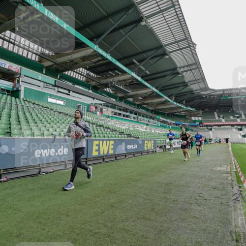 05.10.2025 - 20. swb-Marathon Bremen Michael Burmester http://msf.ph/oto/9228930 05.10.2025 12:37:03 Laufen im Stadion 140, 221, 298, 436, 508, 728, 735, 761, 787, 933, 1088, 1245, 1418, 1443, 1567, 1616, 1633, 1801, 1849, 1901, 1907, 1912, 2132, 2135, 2186, 2268, 5536, 5625, 8099, 8883, 902, 1212, 1231, 1640, 1837, 3198, 3891, 7854 meine-sportfotos.de