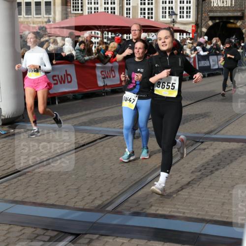 05.10.2025 - 20. swb-Marathon Bremen Yannick Fuchs http://msf.ph/oto/9228931 05.10.2025 11:02:01 Ziel 9237, 9365, 9655, 10558, 10837, 11415, 11647 meine-sportfotos.de