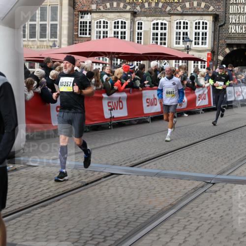 05.10.2025 - 20. swb-Marathon Bremen Yannick Fuchs http://msf.ph/oto/9228935 05.10.2025 10:59:09 Ziel 9518, 9542, 9601, 9847, 9977, 10357, 10588, 10594, 10607, 11612 meine-sportfotos.de