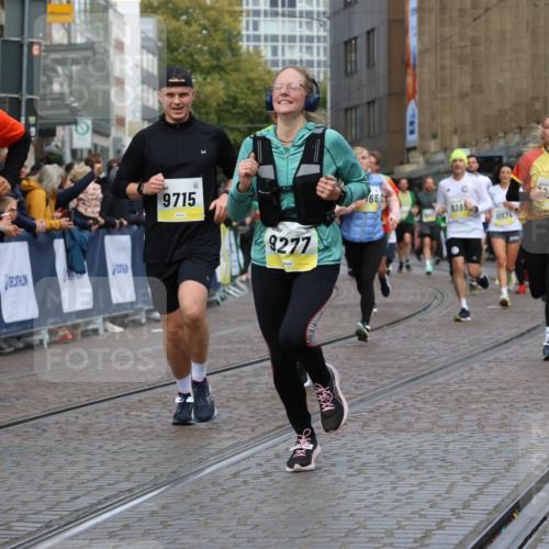 05.10.2025 - 20. swb-Marathon Bremen Strokosch-Dieckow http://msf.ph/oto/9228937 05.10.2025 10:50:49 Ziel 7733, 9251, 9277, 9399, 9658, 9715, 9742, 9888, 9966, 9975, 10029, 10224, 10227, 10279, 10479, 10534, 10689, 10698, 11220, 11311, 11543 meine-sportfotos.de
