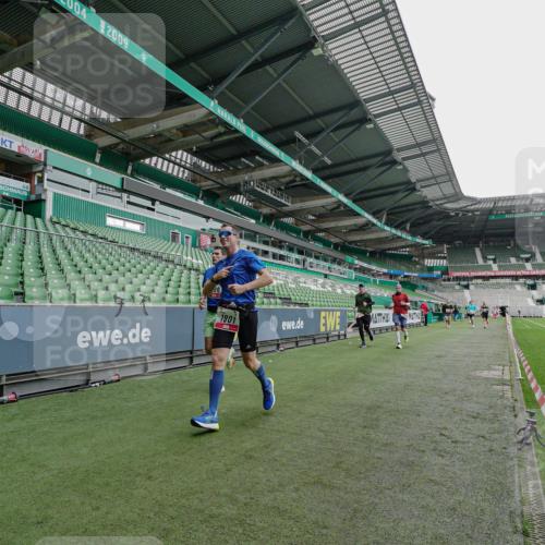 05.10.2025 - 20. swb-Marathon Bremen Michael Burmester http://msf.ph/oto/9228939 05.10.2025 12:37:07 Laufen im Stadion 140, 221, 298, 436, 508, 728, 735, 761, 787, 933, 1088, 1245, 1418, 1443, 1567, 1616, 1633, 1801, 1849, 1901, 1907, 1912, 2132, 2135, 2186, 2268, 5536, 5582, 5625, 7266, 8099, 8883, 1212, 1231, 3198, 3891 meine-sportfotos.de