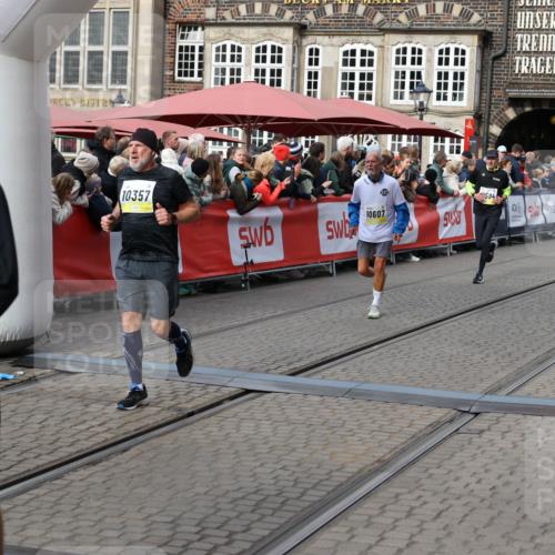 05.10.2025 - 20. swb-Marathon Bremen Yannick Fuchs http://msf.ph/oto/9228940 05.10.2025 10:59:09 Ziel 9518, 9542, 9601, 9847, 9977, 10357, 10588, 10594, 10607, 11612 meine-sportfotos.de