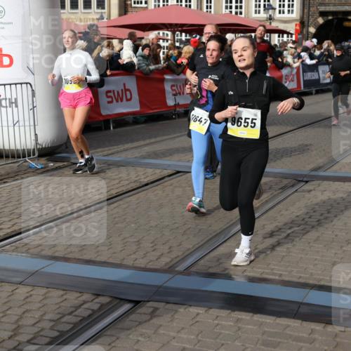 05.10.2025 - 20. swb-Marathon Bremen Yannick Fuchs http://msf.ph/oto/9228941 05.10.2025 11:02:01 Ziel 9237, 9365, 9655, 10558, 10837, 11415, 11647 meine-sportfotos.de