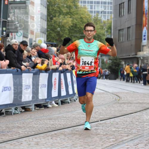 05.10.2025 - 20. swb-Marathon Bremen Strokosch-Dieckow http://msf.ph/oto/9228946 05.10.2025 12:27:08 Ziel 1648 meine-sportfotos.de