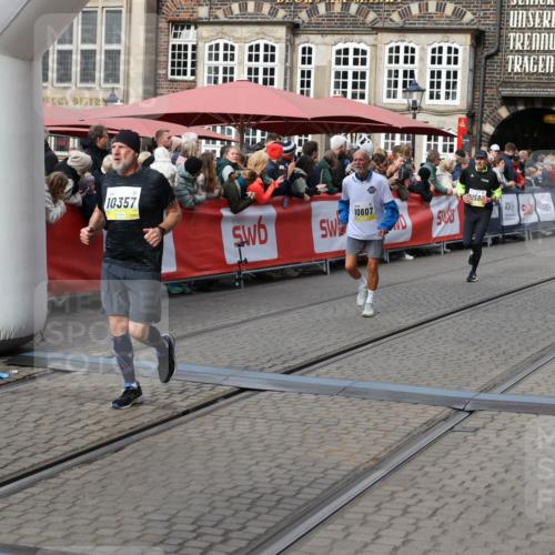 05.10.2025 - 20. swb-Marathon Bremen Yannick Fuchs http://msf.ph/oto/9228948 05.10.2025 10:59:09 Ziel 9518, 9542, 9601, 9847, 9977, 10357, 10588, 10594, 10607, 11612 meine-sportfotos.de
