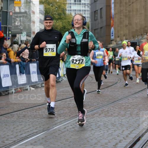 05.10.2025 - 20. swb-Marathon Bremen Strokosch-Dieckow http://msf.ph/oto/9228950 05.10.2025 10:50:49 Ziel 7733, 9251, 9277, 9399, 9658, 9715, 9742, 9888, 9966, 9975, 10029, 10224, 10227, 10279, 10479, 10534, 10689, 10698, 11220, 11311, 11543 meine-sportfotos.de