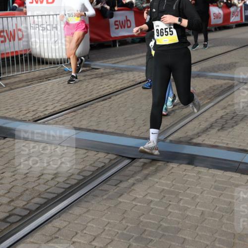 05.10.2025 - 20. swb-Marathon Bremen Yannick Fuchs http://msf.ph/oto/9228953 05.10.2025 11:02:02 Ziel 9237, 9365, 9655, 10558, 10837, 10944, 11415, 11647 meine-sportfotos.de