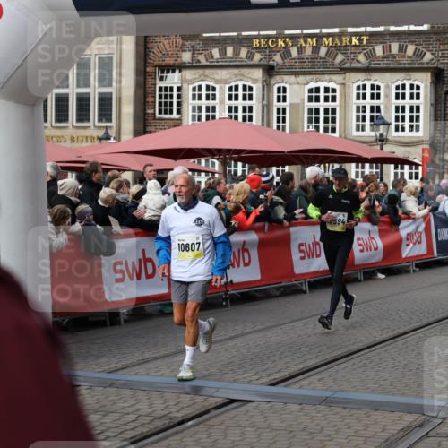 05.10.2025 - 20. swb-Marathon Bremen Yannick Fuchs http://msf.ph/oto/9228956 05.10.2025 10:59:11 Ziel 9601, 9847, 9977, 10357, 10588, 10594, 10607 meine-sportfotos.de