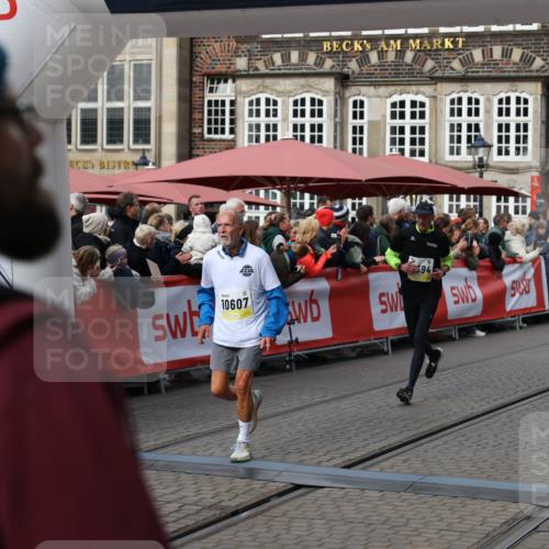 05.10.2025 - 20. swb-Marathon Bremen Yannick Fuchs http://msf.ph/oto/9228958 05.10.2025 10:59:11 Ziel 9601, 9847, 9977, 10357, 10588, 10594, 10607 meine-sportfotos.de