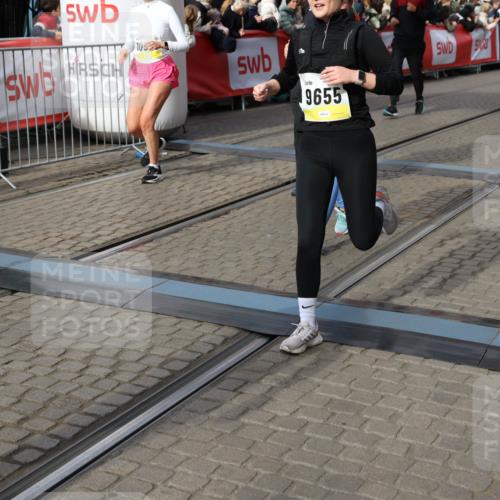 05.10.2025 - 20. swb-Marathon Bremen Yannick Fuchs http://msf.ph/oto/9228960 05.10.2025 11:02:02 Ziel 9237, 9365, 9655, 10558, 10837, 10944, 11415, 11647 meine-sportfotos.de