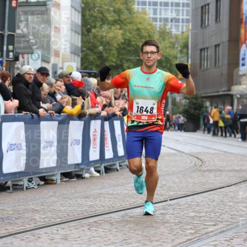 05.10.2025 - 20. swb-Marathon Bremen Strokosch-Dieckow http://msf.ph/oto/9228965 05.10.2025 12:27:08 Ziel 1648 meine-sportfotos.de