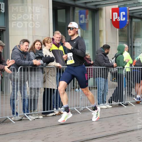 05.10.2025 - 20. swb-Marathon Bremen Strokosch-Dieckow http://msf.ph/oto/9228967 05.10.2025 10:34:57 Ziel 9336, 9340, 10476, 11341, 11443, 9336, 9340, 10476, 11341, 11443 meine-sportfotos.de