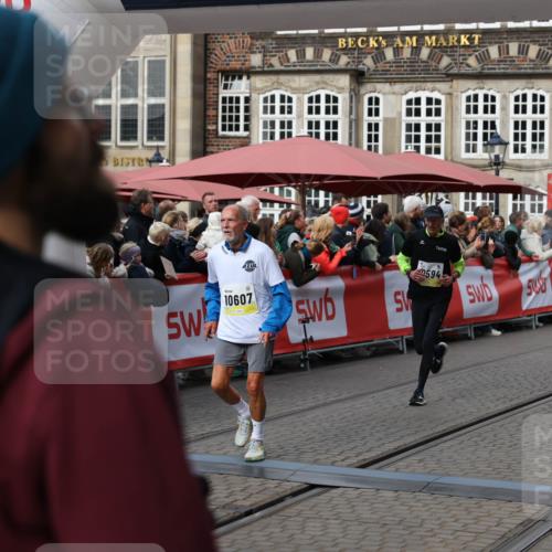 05.10.2025 - 20. swb-Marathon Bremen Yannick Fuchs http://msf.ph/oto/9228968 05.10.2025 10:59:11 Ziel 9601, 9847, 9977, 10357, 10588, 10594, 10607 meine-sportfotos.de