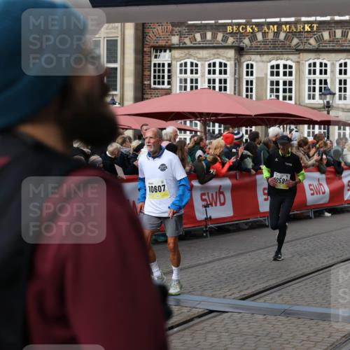 05.10.2025 - 20. swb-Marathon Bremen Yannick Fuchs http://msf.ph/oto/9228972 05.10.2025 10:59:11 Ziel 9601, 9847, 9977, 10357, 10588, 10594, 10607 meine-sportfotos.de