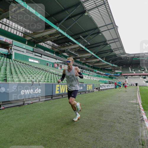 05.10.2025 - 20. swb-Marathon Bremen Michael Burmester http://msf.ph/oto/9228975 05.10.2025 12:37:17 Laufen im Stadion 140, 221, 436, 508, 728, 787, 933, 1088, 1245, 1418, 1443, 1567, 1616, 1633, 1801, 1849, 1901, 1907, 1912, 2132, 2135, 2186, 2268, 5423, 5536, 5582, 5625, 7266, 8883, 9080, 298, 735, 761, 1231, 3198, 8099 meine-sportfotos.de
