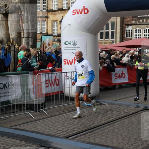 05.10.2025 - 20. swb-Marathon Bremen Yannick Fuchs http://msf.ph/oto/9228977 05.10.2025 10:59:12 Ziel 9692, 9847, 9977, 10357, 10588, 10594, 10607 meine-sportfotos.de