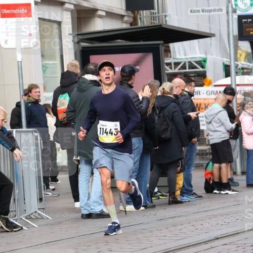 05.10.2025 - 20. swb-Marathon Bremen Strokosch-Dieckow http://msf.ph/oto/9228991 05.10.2025 10:35:01 Ziel 9336, 9340, 10476, 11341, 11443, 9336, 9340, 10476, 11341, 11443 meine-sportfotos.de