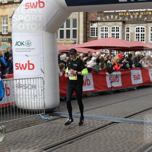 05.10.2025 - 20. swb-Marathon Bremen Yannick Fuchs http://msf.ph/oto/9228995 05.10.2025 10:59:12 Ziel 9692, 9847, 9977, 10357, 10588, 10594, 10607 meine-sportfotos.de