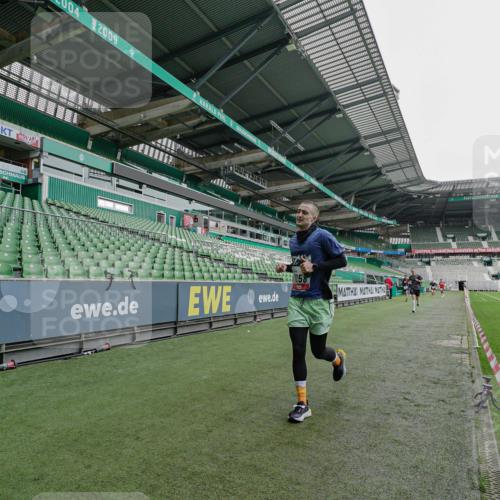 05.10.2025 - 20. swb-Marathon Bremen Michael Burmester http://msf.ph/oto/9228998 05.10.2025 12:38:01 Laufen im Stadion 57, 383, 481, 1005, 1058, 1379, 1833, 2168, 5423, 5582, 7266, 9080, 140, 221, 436, 728, 1245, 1567, 1633, 1801, 1901, 1912, 2132, 2135, 5536 meine-sportfotos.de