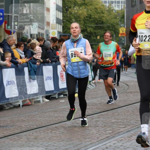 05.10.2025 - 20. swb-Marathon Bremen Strokosch-Dieckow http://msf.ph/oto/9229003 05.10.2025 10:50:51 Ziel 7733, 9251, 9277, 9399, 9715, 9888, 9966, 9975, 10029, 10224, 10227, 10534, 10689, 10698, 11061, 11220, 11311 meine-sportfotos.de