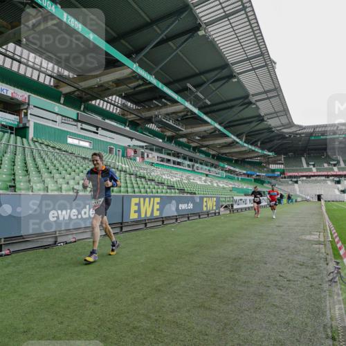 05.10.2025 - 20. swb-Marathon Bremen Michael Burmester http://msf.ph/oto/9229015 05.10.2025 12:38:09 Laufen im Stadion 57, 383, 481, 1005, 1058, 1379, 1833, 2168, 5423, 9080, 221, 728, 1567, 1801, 1901, 2132, 5536, 5582, 7266 meine-sportfotos.de