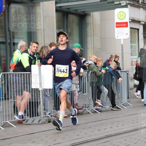 05.10.2025 - 20. swb-Marathon Bremen Strokosch-Dieckow http://msf.ph/oto/9229018 05.10.2025 10:35:03 Ziel 9336, 9340, 9697, 11341, 11443, 9336, 9340, 9697, 11341, 11443 meine-sportfotos.de