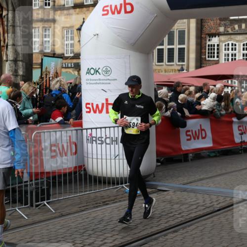 05.10.2025 - 20. swb-Marathon Bremen Yannick Fuchs http://msf.ph/oto/9229023 05.10.2025 10:59:13 Ziel 9692, 9847, 9977, 10039, 10353, 10357, 10588, 10594, 10607 meine-sportfotos.de