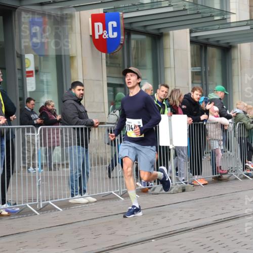 05.10.2025 - 20. swb-Marathon Bremen Strokosch-Dieckow http://msf.ph/oto/9229025 05.10.2025 10:35:03 Ziel 9336, 9340, 9697, 11341, 11443, 9336, 9340, 9697, 11341, 11443 meine-sportfotos.de