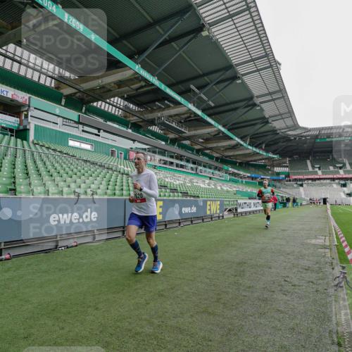 05.10.2025 - 20. swb-Marathon Bremen Michael Burmester http://msf.ph/oto/9229035 05.10.2025 12:38:30 Laufen im Stadion 383, 1005, 1058, 1379, 1520, 1833, 3975, 57, 481, 2168, 5423, 9080 meine-sportfotos.de