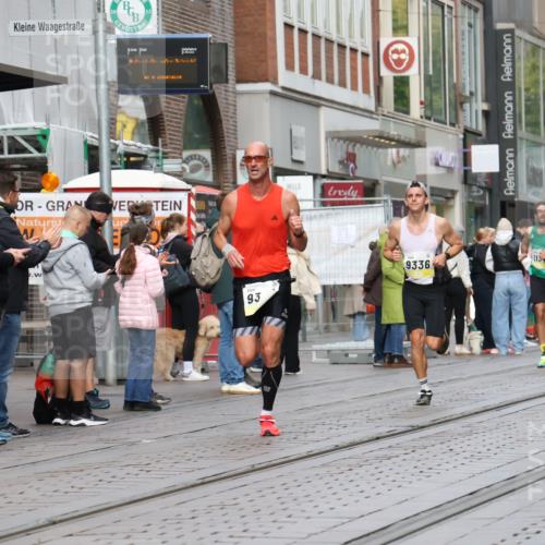 05.10.2025 - 20. swb-Marathon Bremen Strokosch-Dieckow http://msf.ph/oto/9229038 05.10.2025 10:35:08 Ziel 9336, 9340, 9596, 9697, 10538, 11341, 9336, 9340, 9596, 9697, 10538, 11341 meine-sportfotos.de