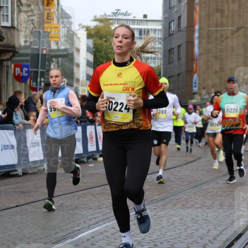 05.10.2025 - 20. swb-Marathon Bremen Strokosch-Dieckow http://msf.ph/oto/9229045 05.10.2025 10:50:52 Ziel 7733, 9199, 9251, 9277, 9399, 9630, 9715, 9888, 9966, 9975, 10029, 10224, 10227, 10254, 10534, 10689, 10698, 11061, 11220, 11311 meine-sportfotos.de