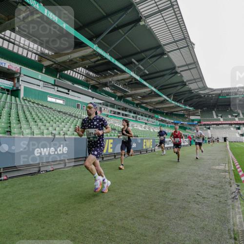 05.10.2025 - 20. swb-Marathon Bremen Michael Burmester http://msf.ph/oto/9229050 05.10.2025 12:38:44 Laufen im Stadion 193, 383, 685, 1005, 1329, 1352, 1379, 1520, 1833, 2940, 3975, 5074, 6541, 7999, 8341, 1058, 2168 meine-sportfotos.de