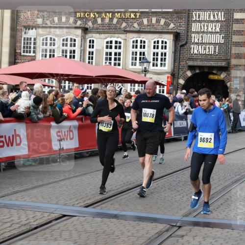 05.10.2025 - 20. swb-Marathon Bremen Yannick Fuchs http://msf.ph/oto/9229051 05.10.2025 10:59:16 Ziel 9219, 9692, 10039, 10143, 10353, 10357, 10594, 10607 meine-sportfotos.de