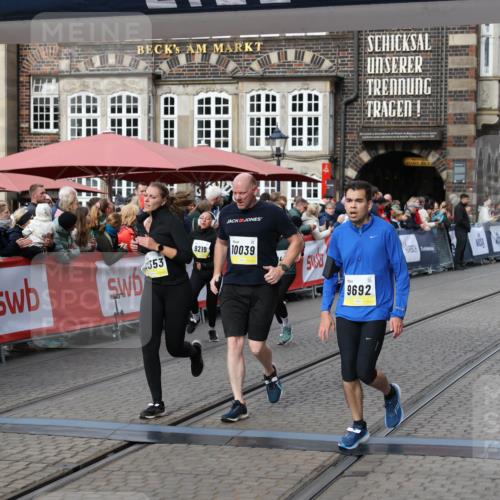 05.10.2025 - 20. swb-Marathon Bremen Yannick Fuchs http://msf.ph/oto/9229061 05.10.2025 10:59:16 Ziel 9219, 9692, 10039, 10143, 10353, 10357, 10594, 10607 meine-sportfotos.de