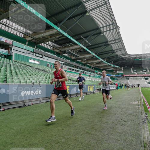 05.10.2025 - 20. swb-Marathon Bremen Michael Burmester http://msf.ph/oto/9229062 05.10.2025 12:38:45 Laufen im Stadion 193, 383, 685, 1005, 1329, 1352, 1379, 1520, 1833, 2940, 3975, 5074, 6541, 7999, 8341, 1058 meine-sportfotos.de