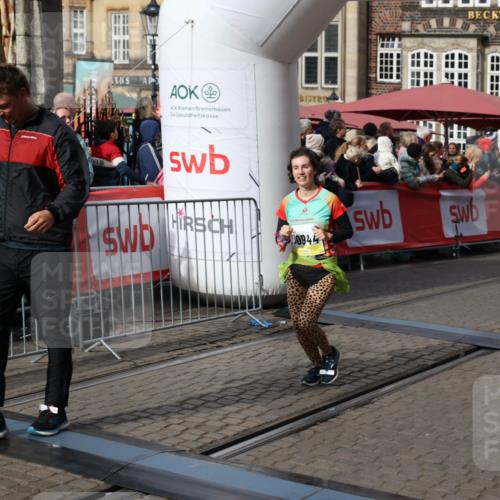 05.10.2025 - 20. swb-Marathon Bremen Yannick Fuchs http://msf.ph/oto/9229073 05.10.2025 11:02:06 Ziel 9324, 9365, 9536, 9655, 10558, 10837, 10855, 10879, 10887, 10944, 11415, 11647 meine-sportfotos.de